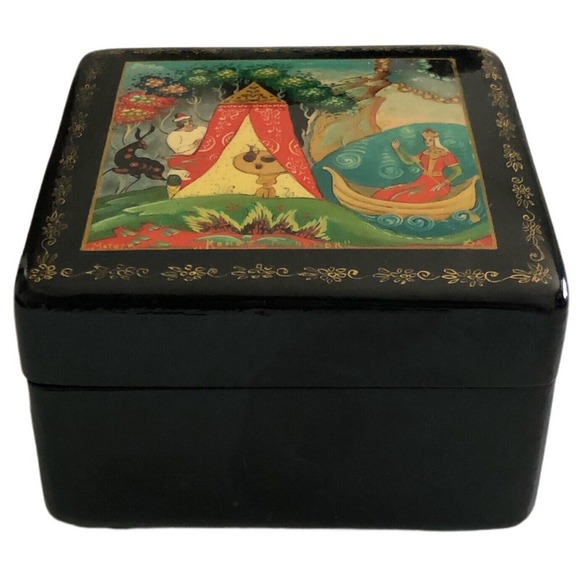 Vintage Russian USSR Lacquer Box Hand Painted 3'' W/ Signature - Picture 7 of 8